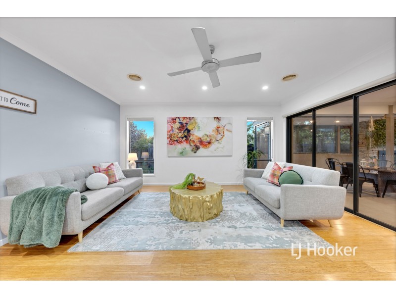 16 Urchin Way, Point Cook VIC 3030