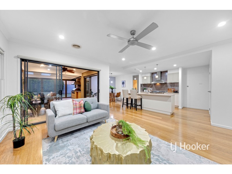16 Urchin Way, Point Cook VIC 3030