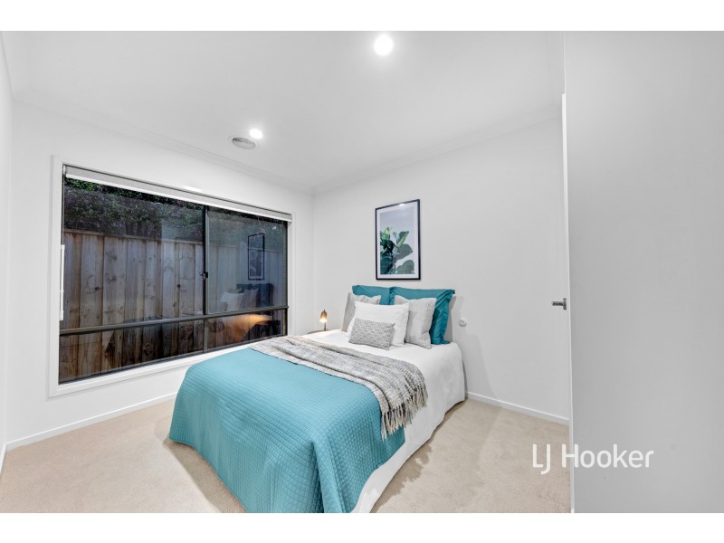 16 Urchin Way, Point Cook VIC 3030