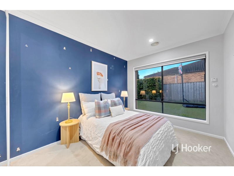 16 Urchin Way, Point Cook VIC 3030