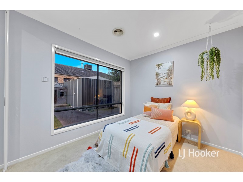 16 Urchin Way, Point Cook VIC 3030