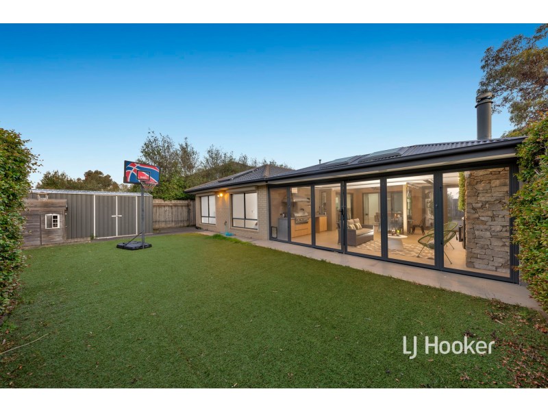 16 Urchin Way, Point Cook VIC 3030