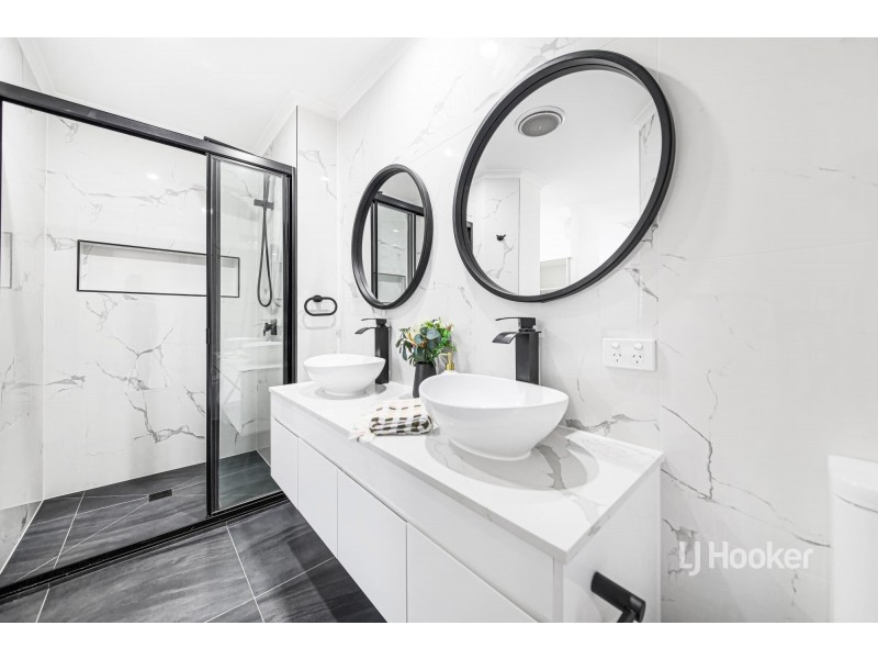 62 Shaftsbury Boulevard, Point Cook VIC 3030