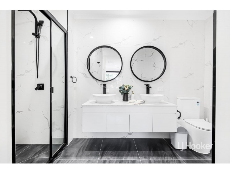 62 Shaftsbury Boulevard, Point Cook VIC 3030