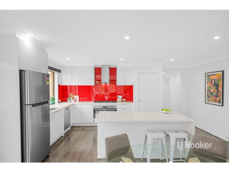 62 Shaftsbury Boulevard, Point Cook VIC 3030