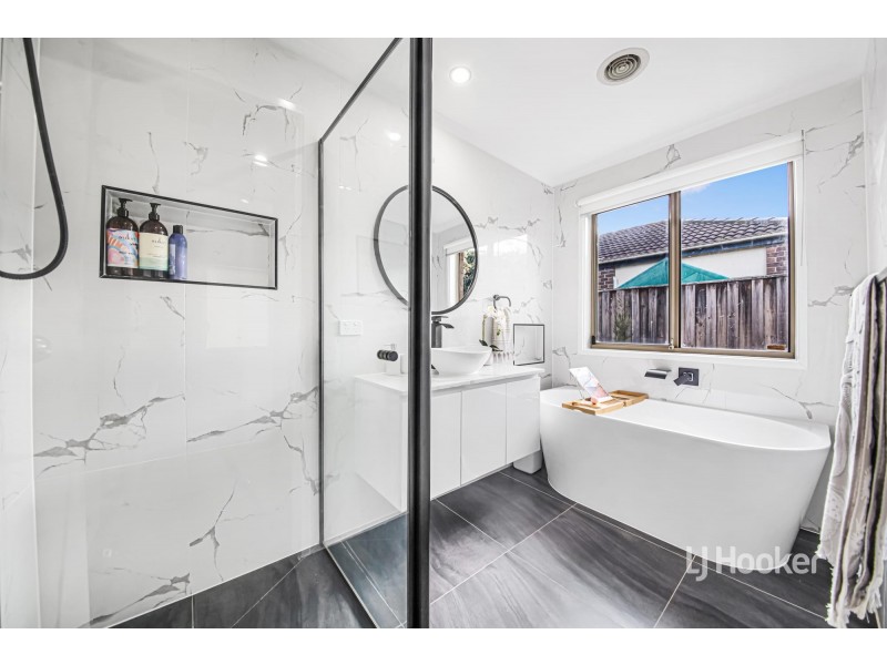 62 Shaftsbury Boulevard, Point Cook VIC 3030