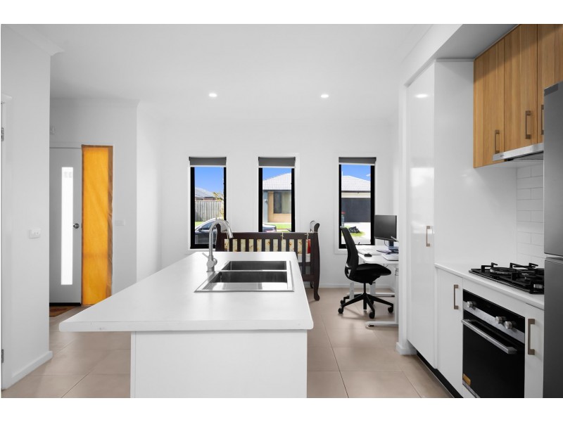 37 Gallaxus Avenue, Wyndham Vale VIC 3024