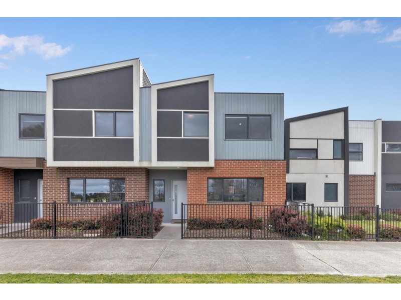 2/205 James Mirams Drive, Roxburgh Park VIC 3064