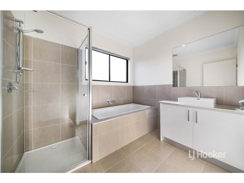 111 Bensonhurst Parade, Point Cook VIC 3030