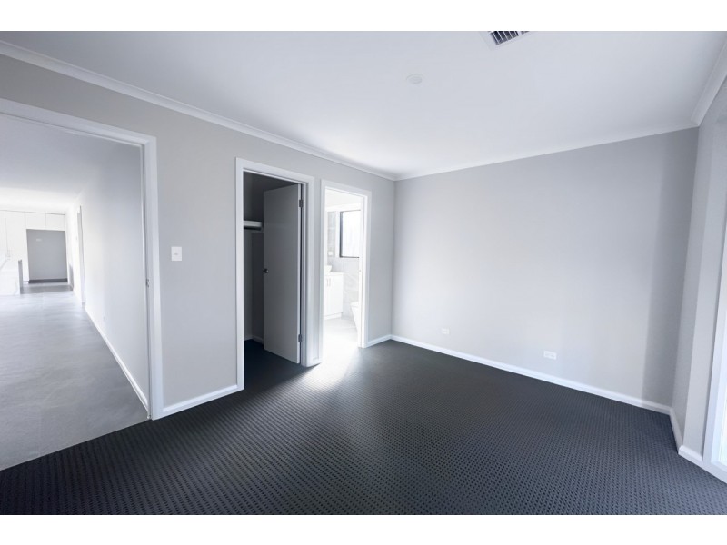 37 Hotham Crescent, Hoppers Crossing VIC 3029