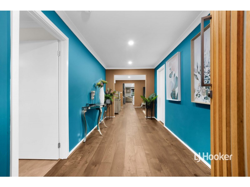 22 Outrigger Court, Sanctuary Lakes VIC 3030