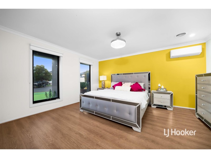 22 Outrigger Court, Sanctuary Lakes VIC 3030