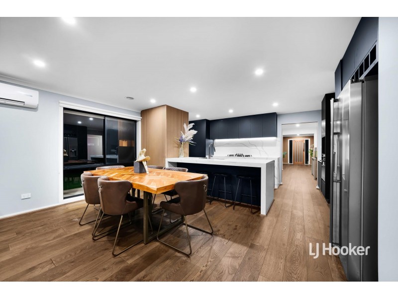 22 Outrigger Court, Sanctuary Lakes VIC 3030