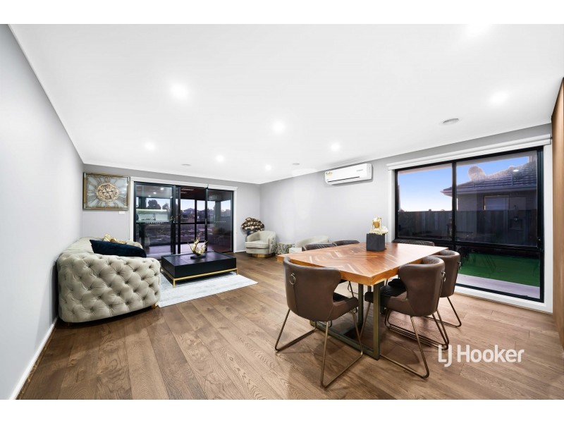 22 Outrigger Court, Sanctuary Lakes VIC 3030