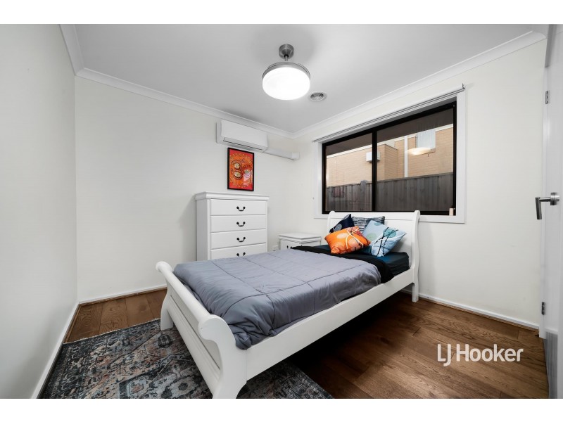 22 Outrigger Court, Sanctuary Lakes VIC 3030