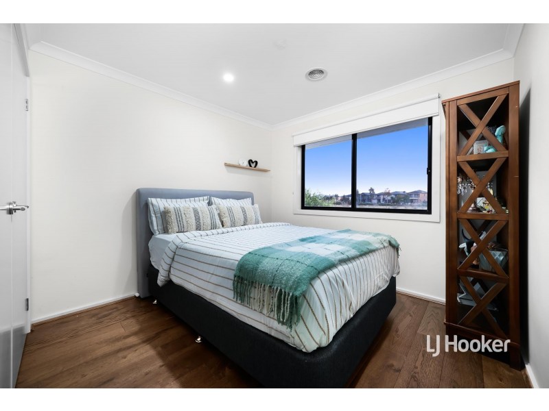 22 Outrigger Court, Sanctuary Lakes VIC 3030