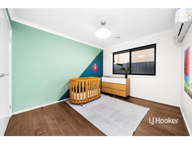 22 Outrigger Court, Sanctuary Lakes VIC 3030