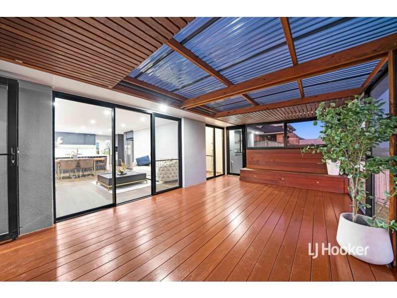 22 Outrigger Court, Sanctuary Lakes VIC 3030