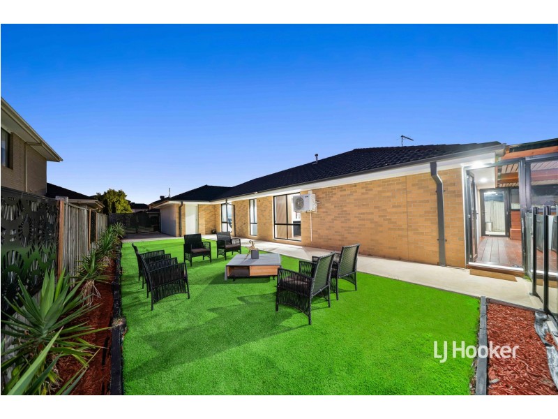 22 Outrigger Court, Sanctuary Lakes VIC 3030