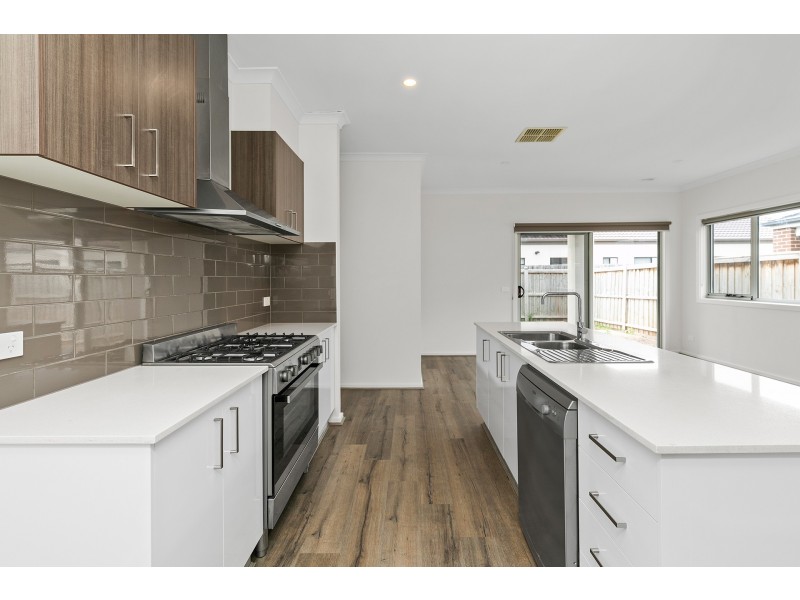 5 Liberator Drive, Point Cook VIC 3030