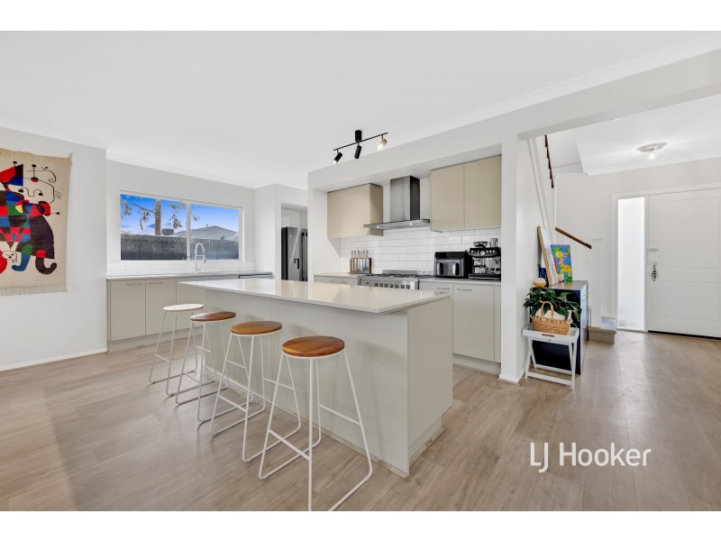 27 Creston Street, Point Cook VIC 3030