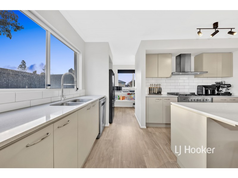 27 Creston Street, Point Cook VIC 3030