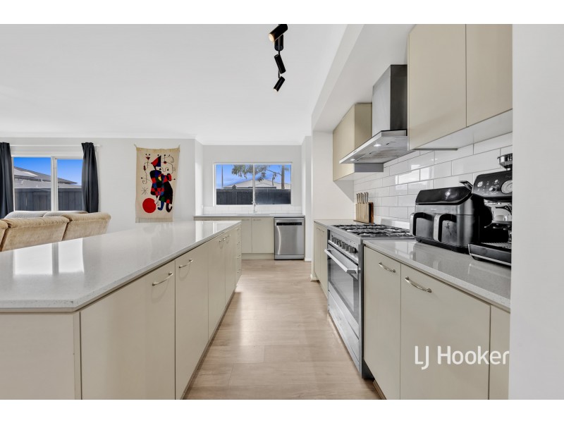 27 Creston Street, Point Cook VIC 3030