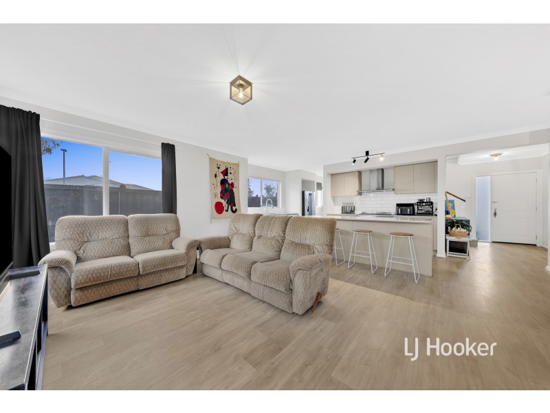 27 Creston Street, Point Cook VIC 3030