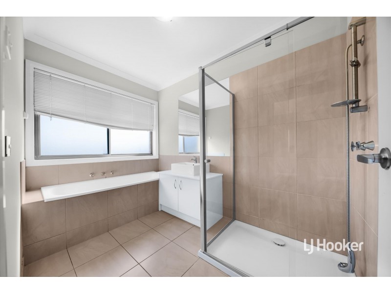 12 Laburnum Avenue, Wyndham Vale VIC 3024