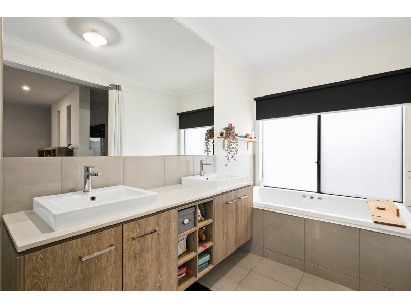 13 Hanover Street, Point Cook VIC 3030