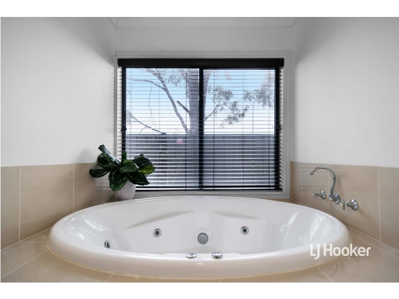 61 Florey Avenue, Point Cook VIC 3030