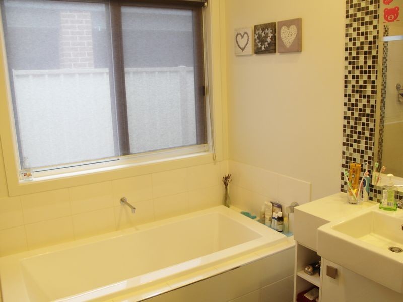 27 Savanna Parade, Truganina VIC 3029