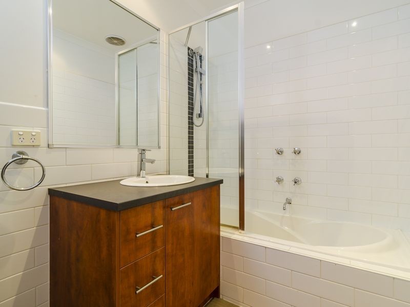 11 Swamphen Drive, Williams Landing VIC 3027