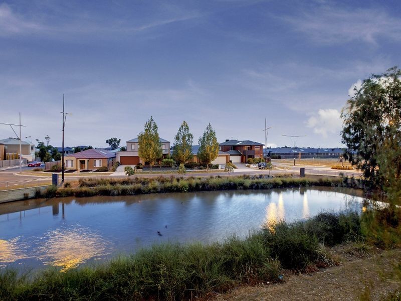 11 Swamphen Drive, Williams Landing VIC 3027