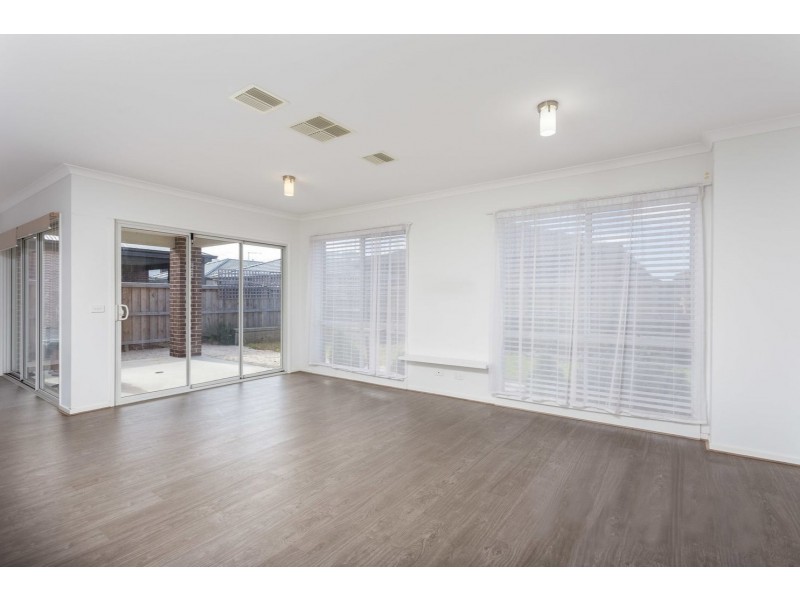 12 Jansar Street, Point Cook VIC 3030