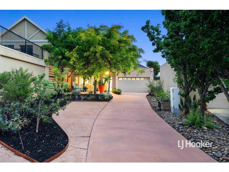 1/32 Sandlewood Lane, Sanctuary Lakes VIC 3030