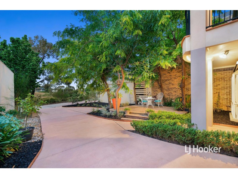 1/32 Sandlewood Lane, Sanctuary Lakes VIC 3030