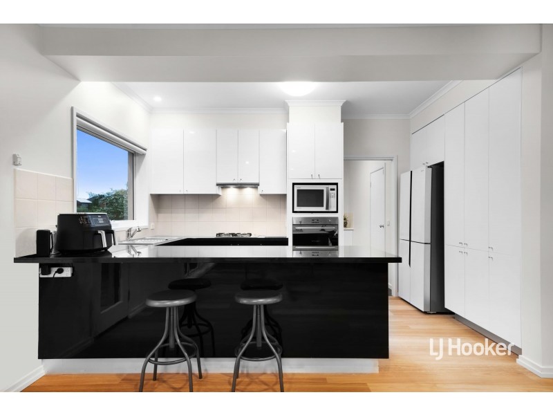 1/32 Sandlewood Lane, Sanctuary Lakes VIC 3030