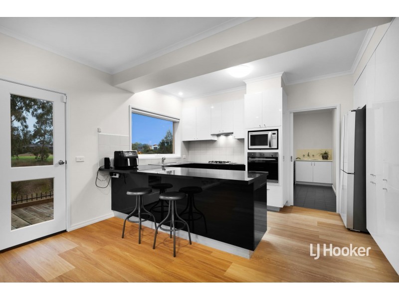 1/32 Sandlewood Lane, Sanctuary Lakes VIC 3030