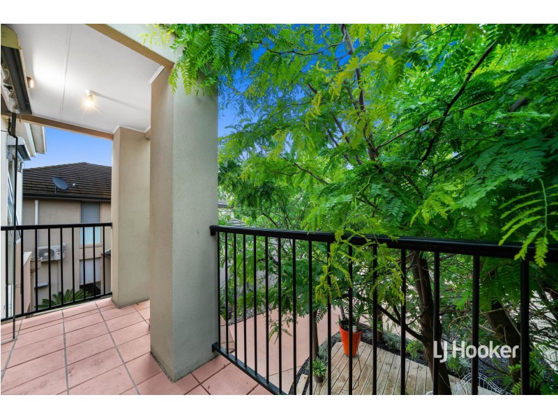 1/32 Sandlewood Lane, Sanctuary Lakes VIC 3030