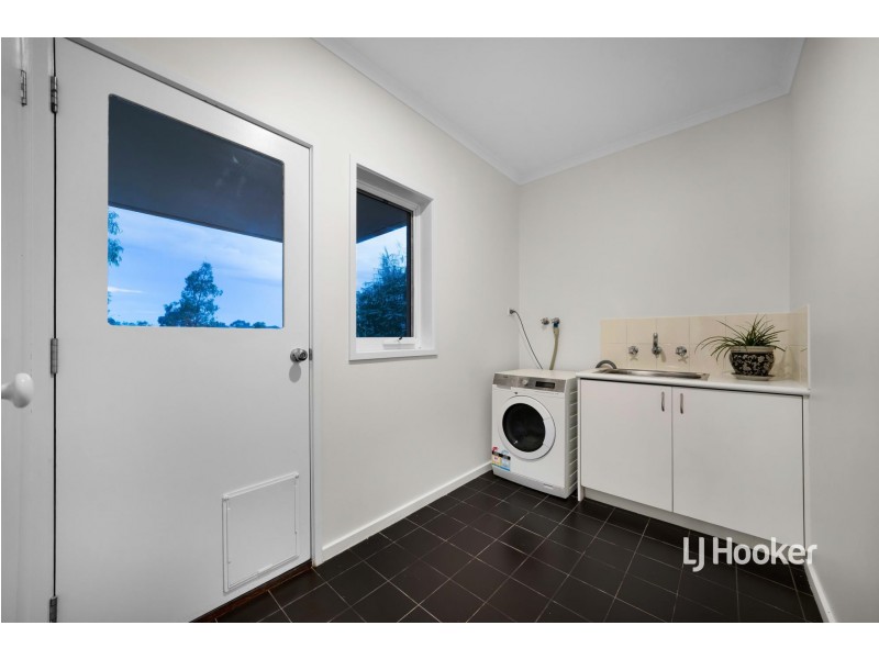 1/32 Sandlewood Lane, Sanctuary Lakes VIC 3030