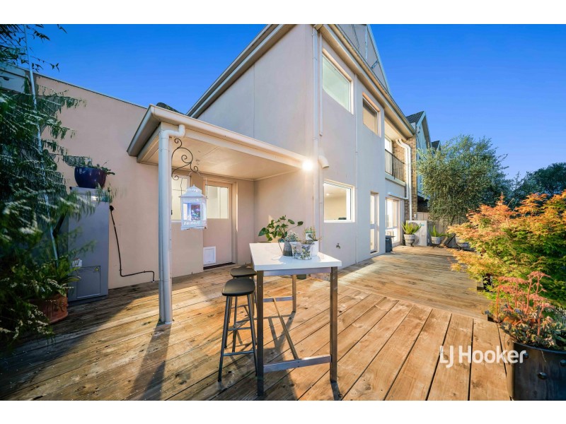 1/32 Sandlewood Lane, Sanctuary Lakes VIC 3030