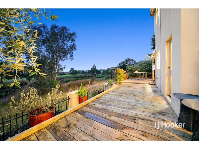 1/32 Sandlewood Lane, Sanctuary Lakes VIC 3030