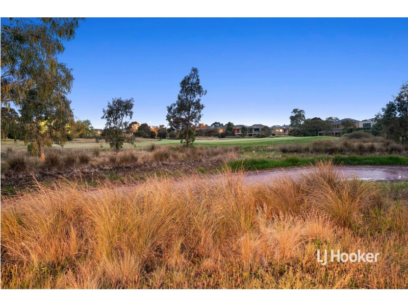 1/32 Sandlewood Lane, Sanctuary Lakes VIC 3030