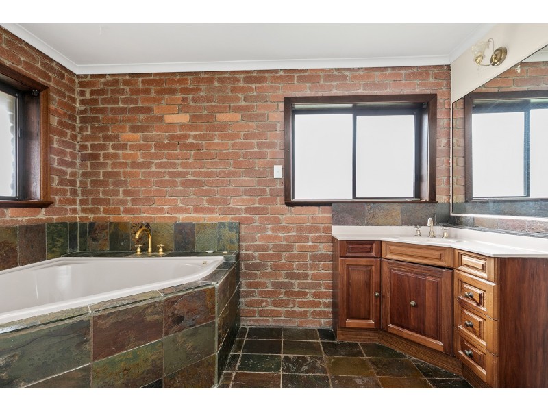 28 Grant Avenue, Werribee VIC 3030