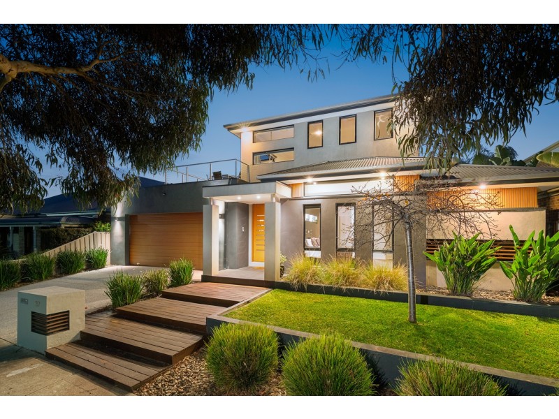 37 Emily Crescent, Point Cook VIC 3030