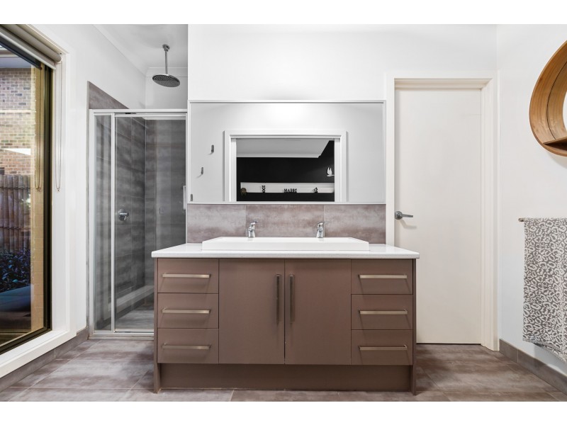 37 Emily Crescent, Point Cook VIC 3030