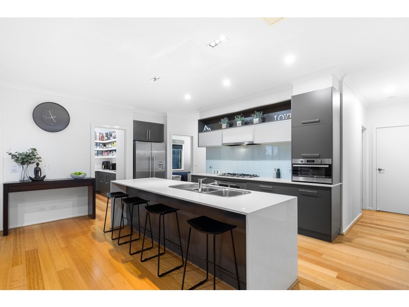 37 Emily Crescent, Point Cook VIC 3030