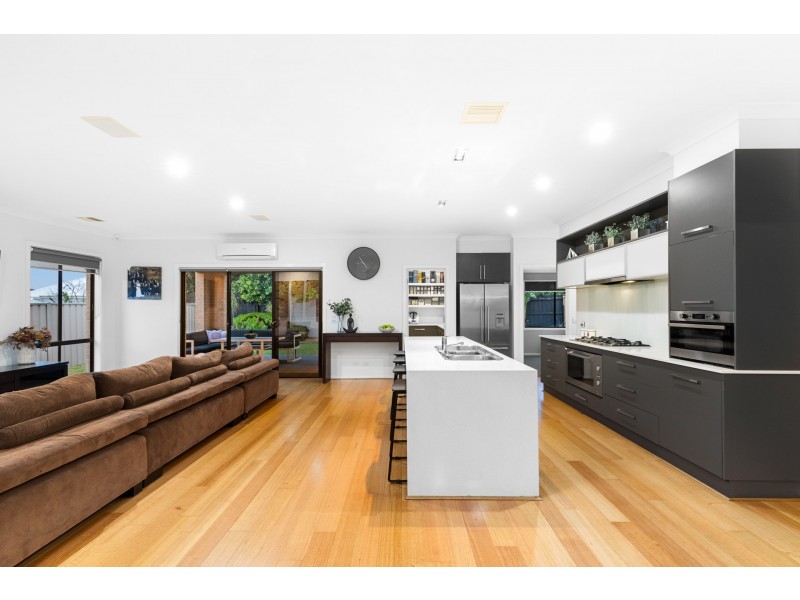 37 Emily Crescent, Point Cook VIC 3030