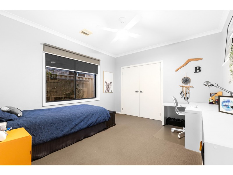 37 Emily Crescent, Point Cook VIC 3030